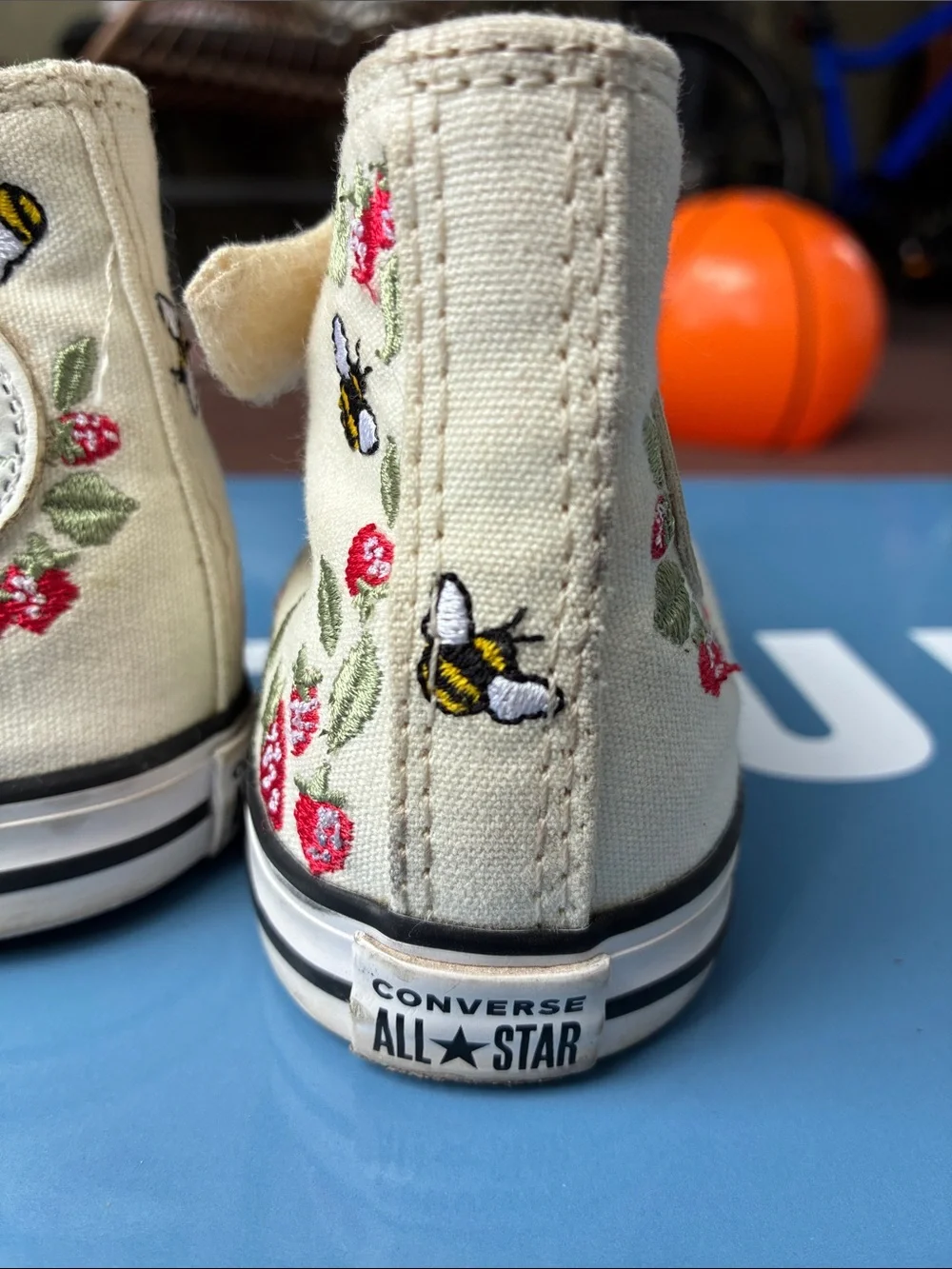 Converse Kids Cream High-Top Sneakers with Bee & Strawberry Embroidery